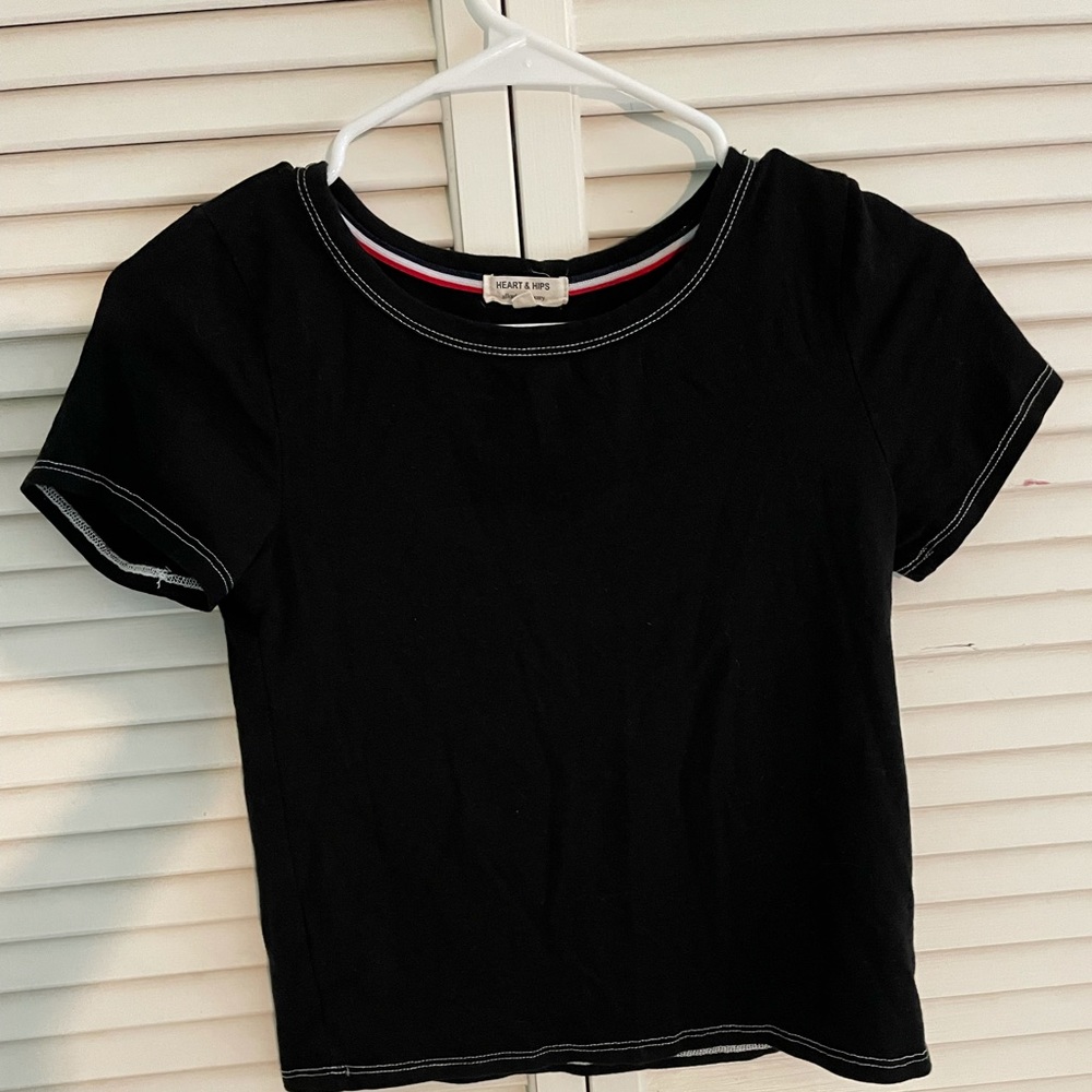Black crop tee